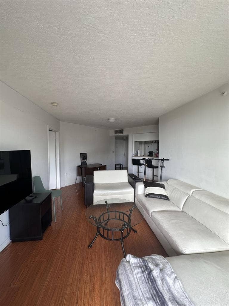 Master bedroom for rent