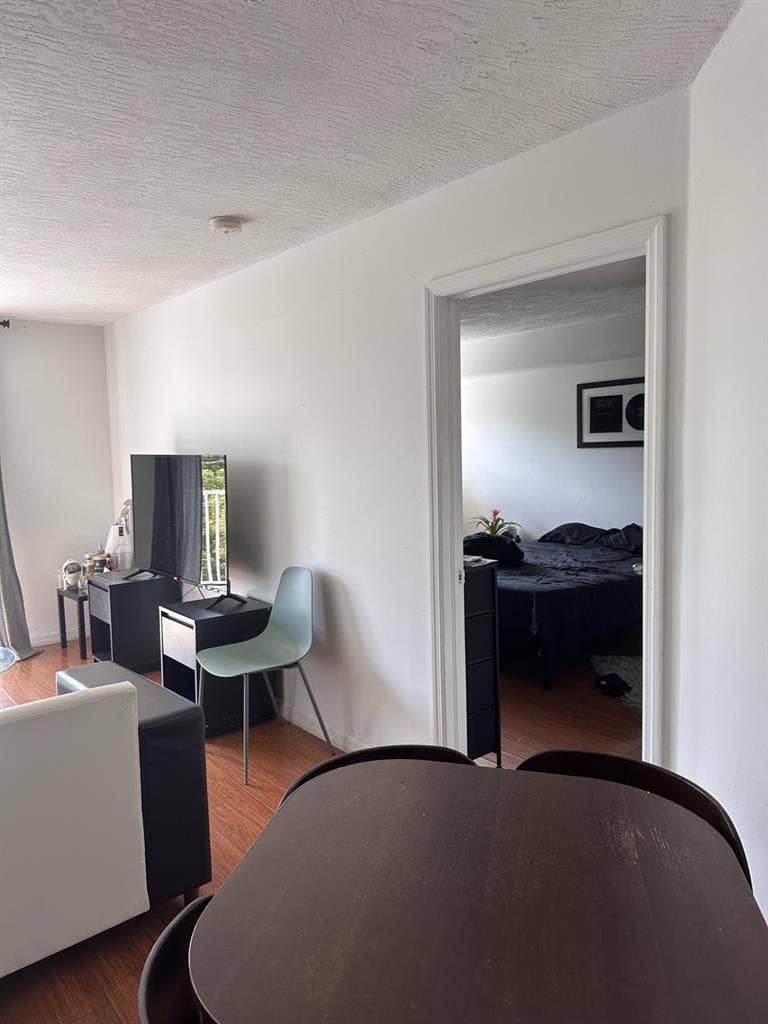 Master bedroom for rent