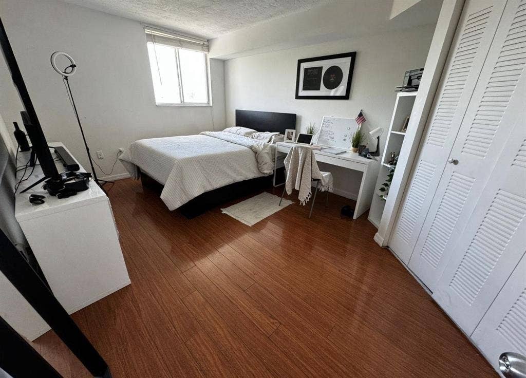 Master bedroom for rent