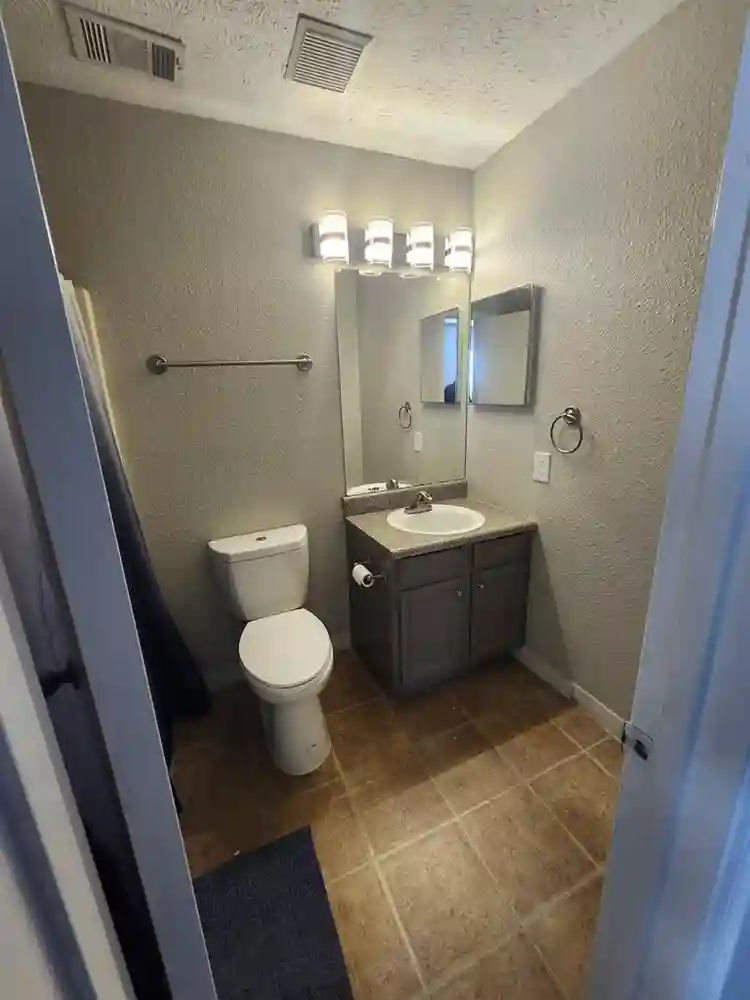 Auburn Univ offcampus priv rm & bth