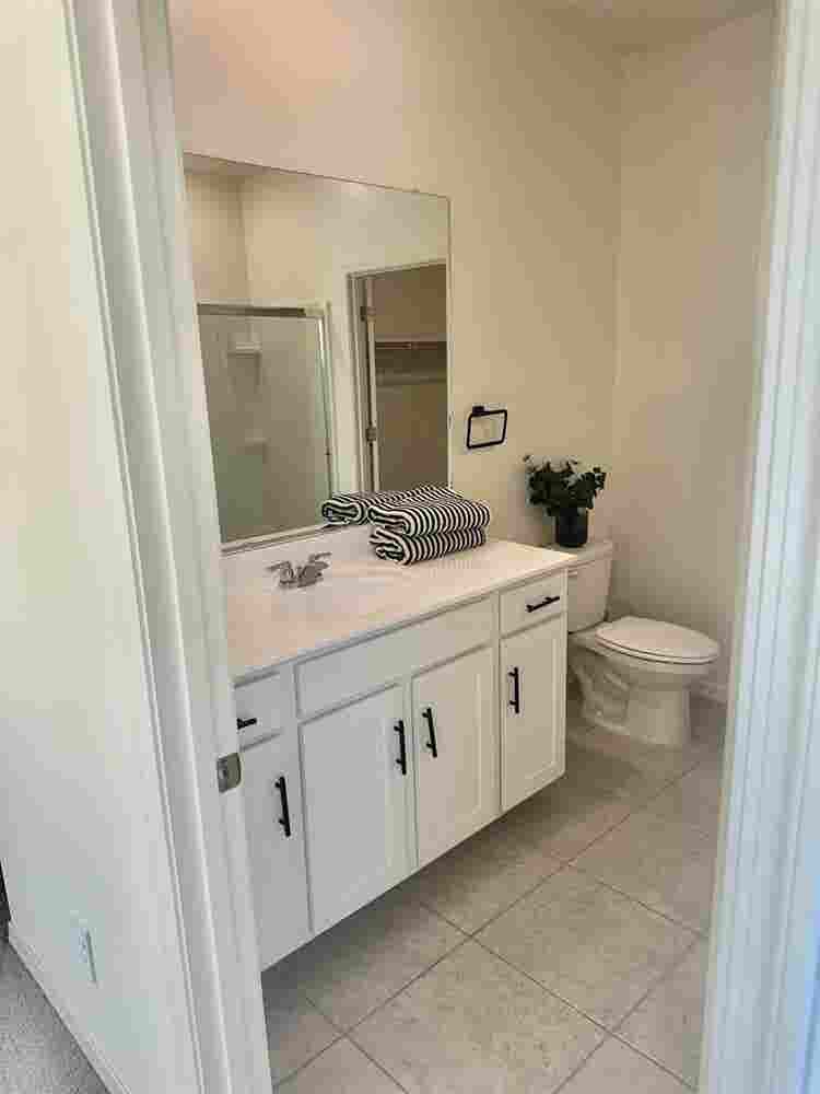 New built house, rooms for rent