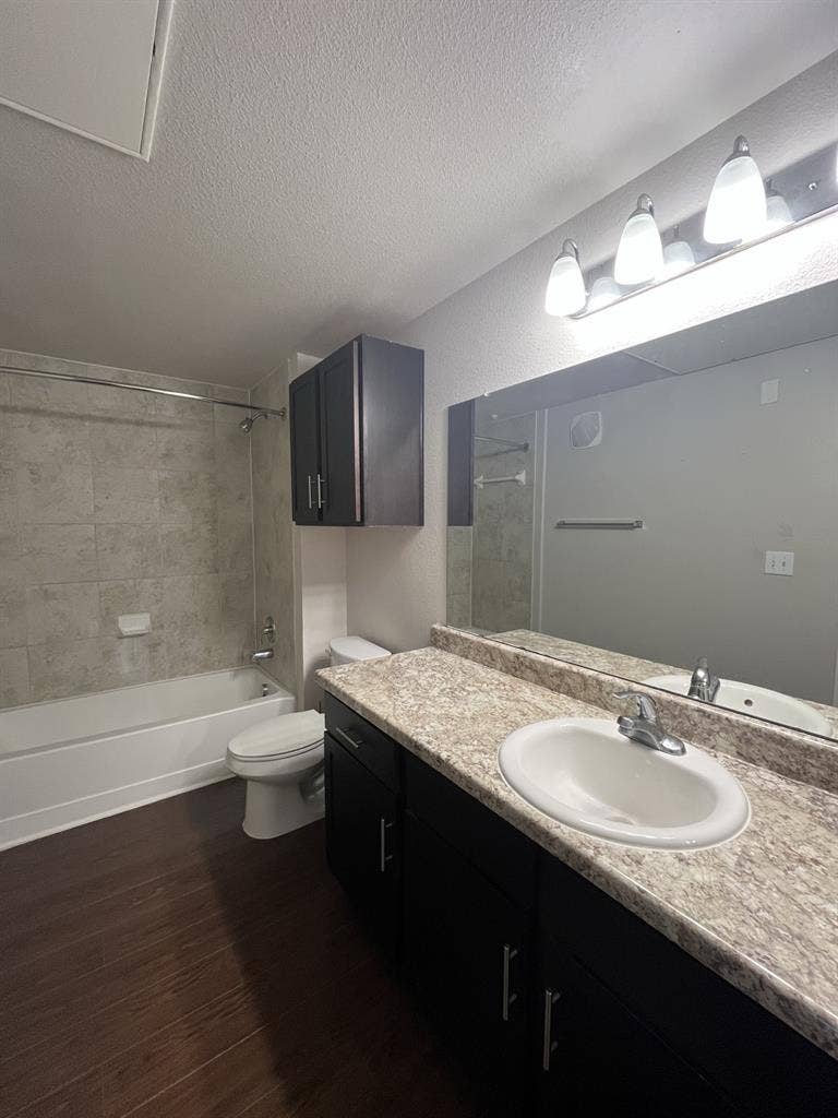 Private room &amp; bathroom-apartment