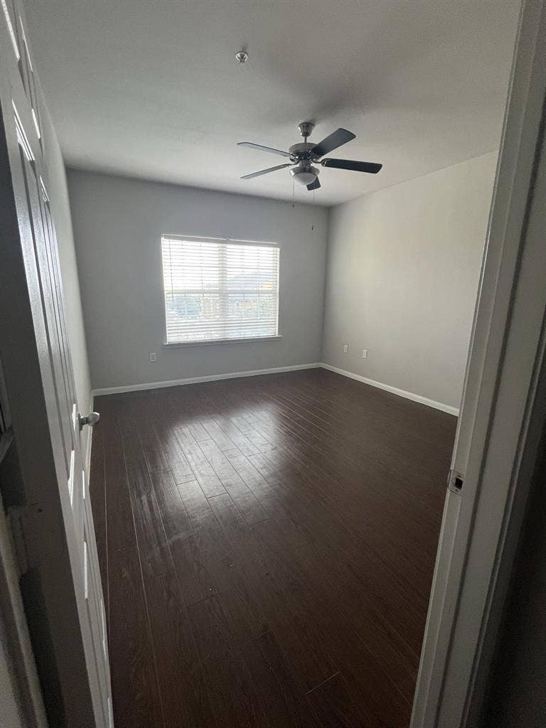 Private room & bathroom-apartment