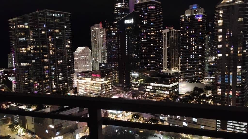 Room in Luxury building Brickell