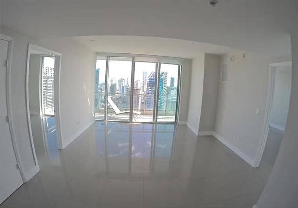 Room in Luxury building Brickell