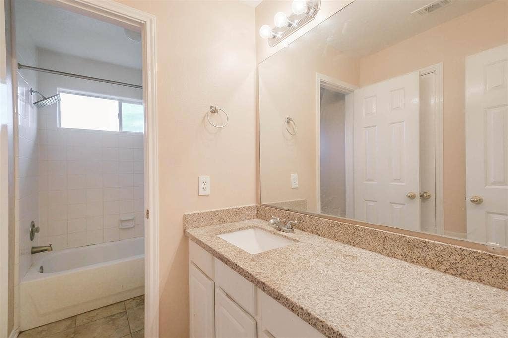 Upstairs rooms for Rent