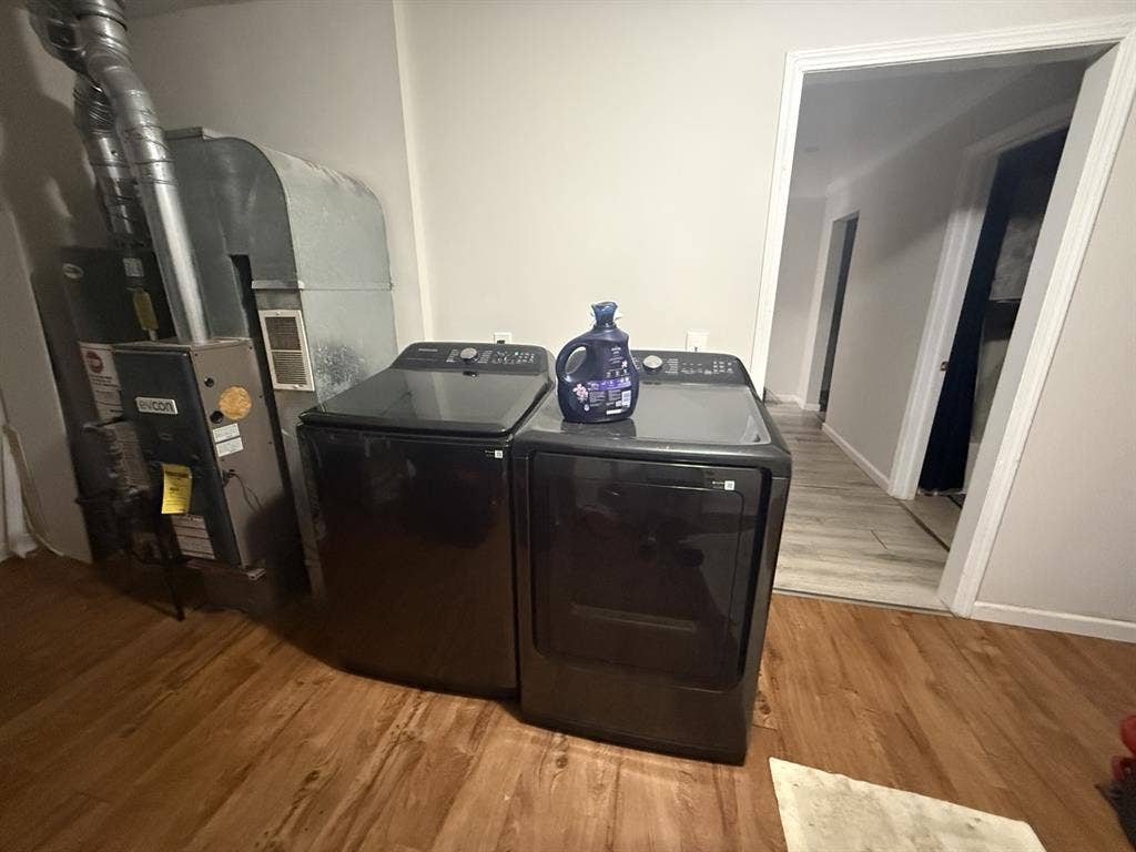 2 downstairs rooms for 1 person