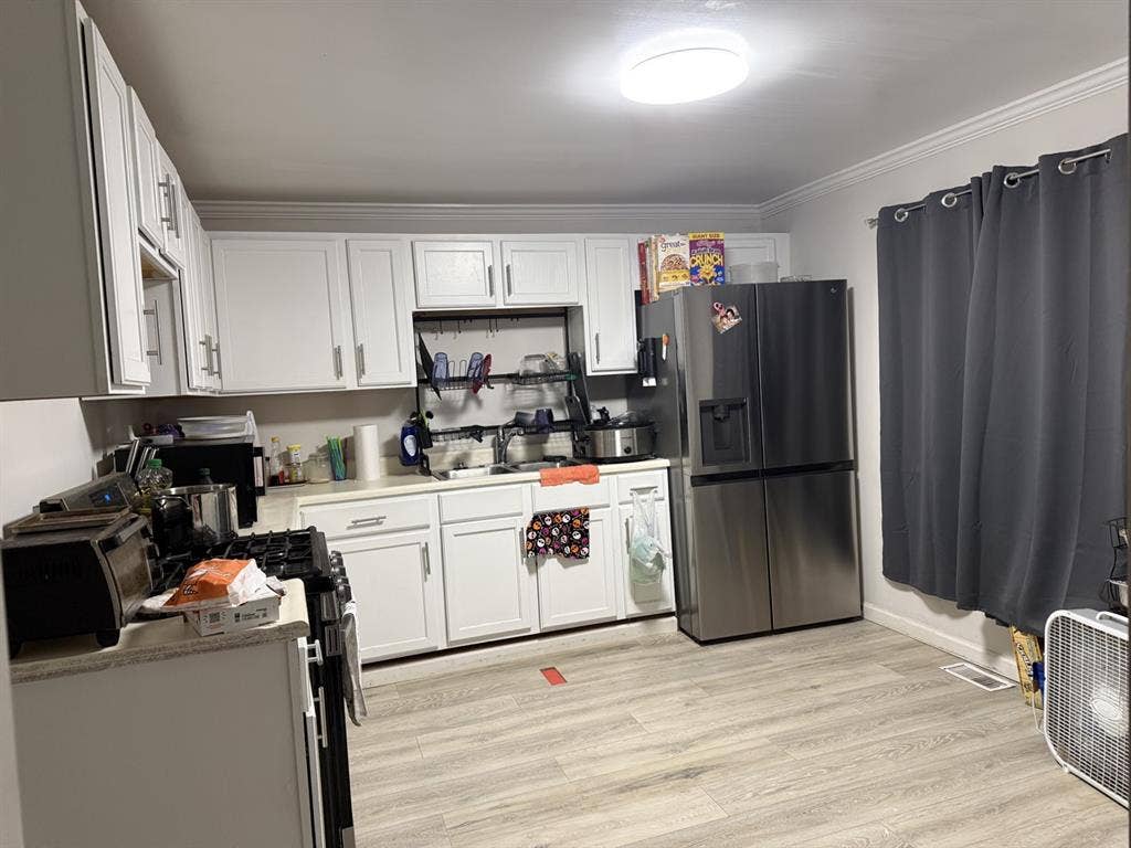 2 downstairs rooms for 1 person