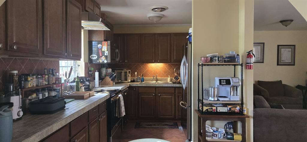 ALL INCLUSIVE GREAT LOCATION! $