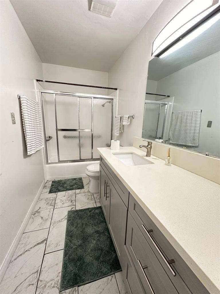 Private Room and Bathroom