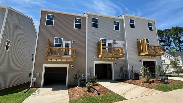 Modern Style Townhome Near RTP/ RDU