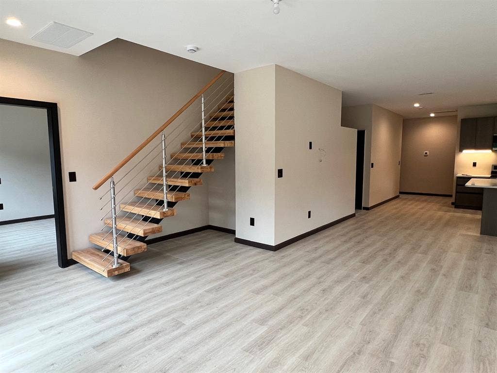 Modern Rooms All Utilities Included