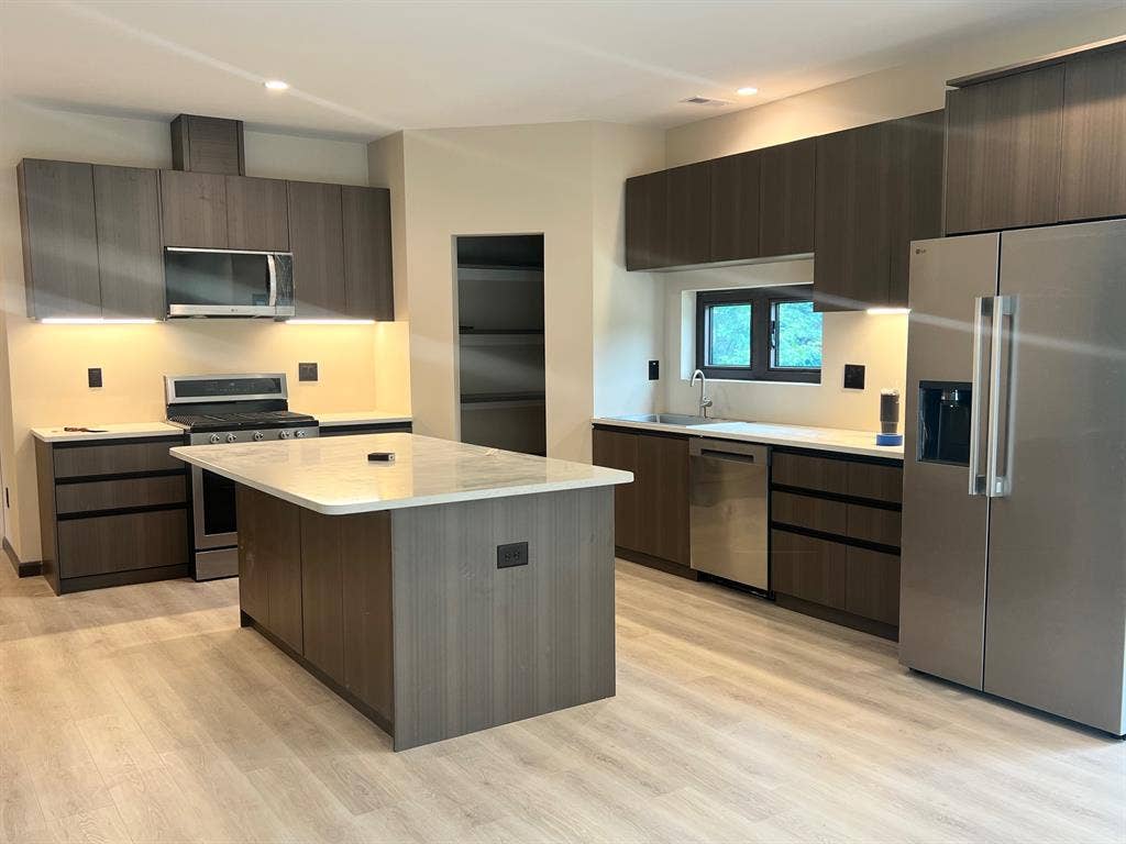 Modern Rooms All Utilities Included