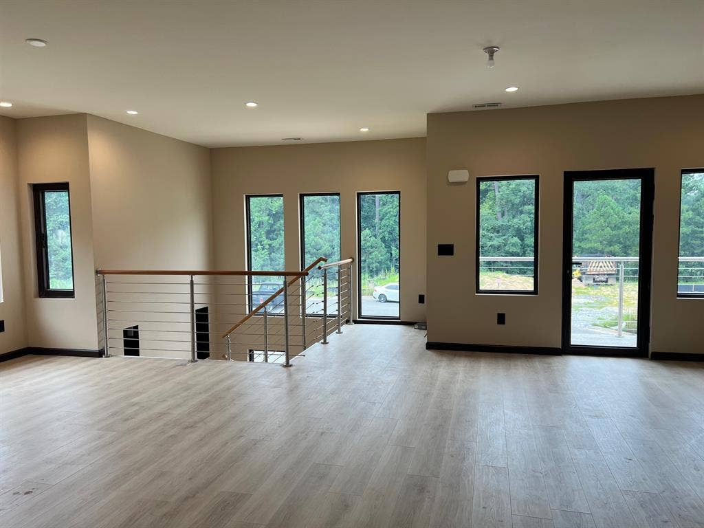 Modern Rooms All Utilities Included