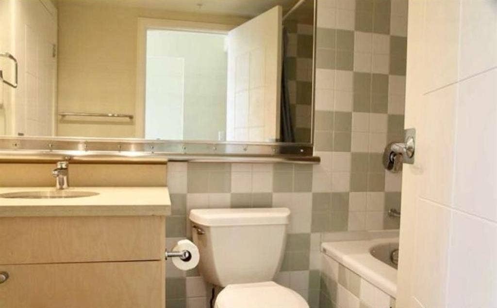 Unfurnished room in downtown