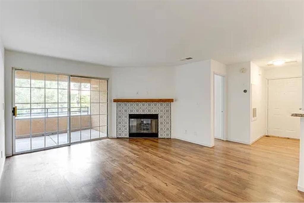 Large Master in 2 bd Apt