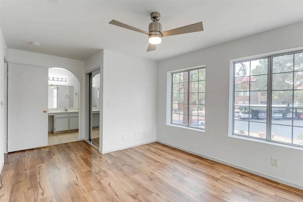 Large Master in 2 bd Apt