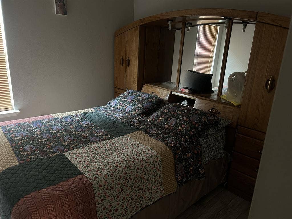 PVT ROOM & FULL BATH AVAIL NOW