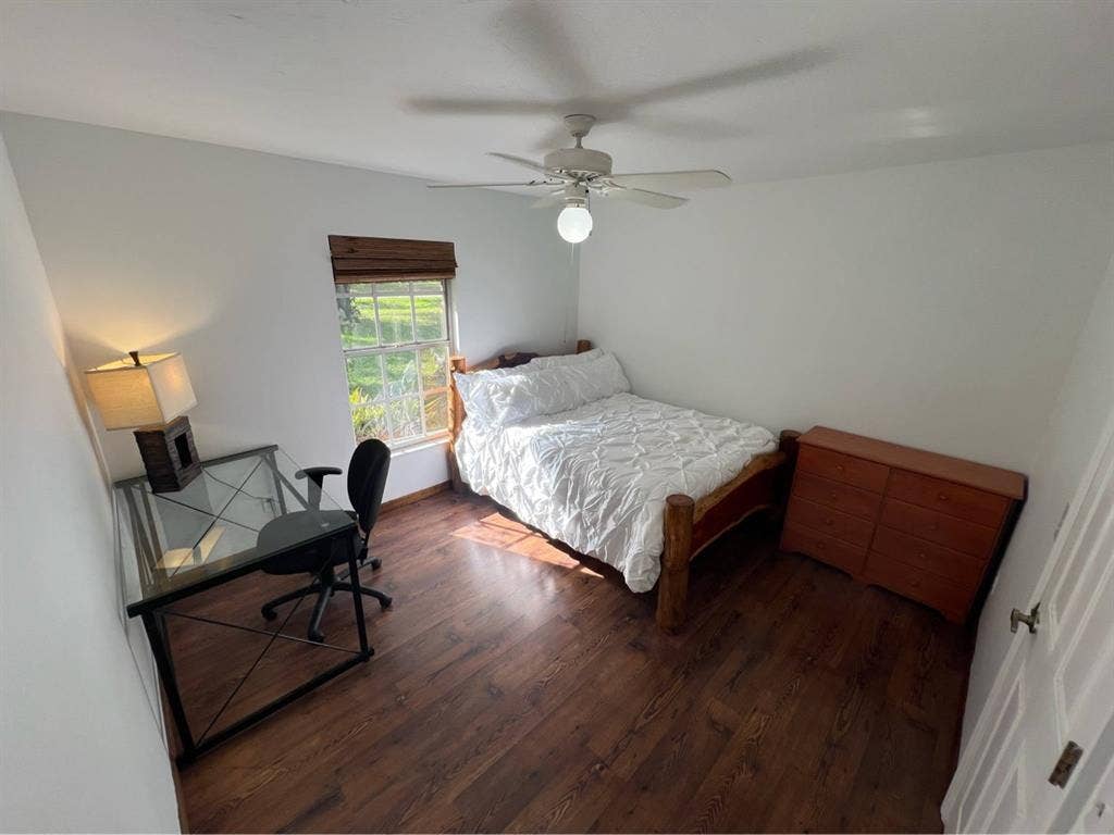 Private room in chill
lake house