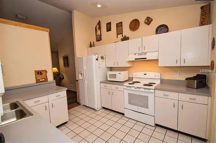 Private room in chill
lake house