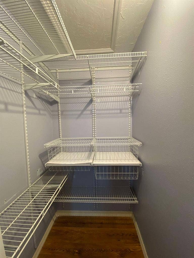 Private room in chill 
lake house