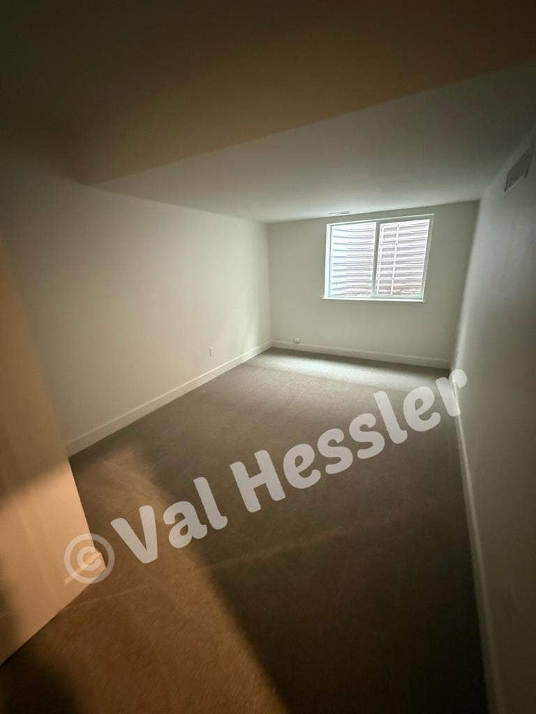 Seeking Roommate in Brighton