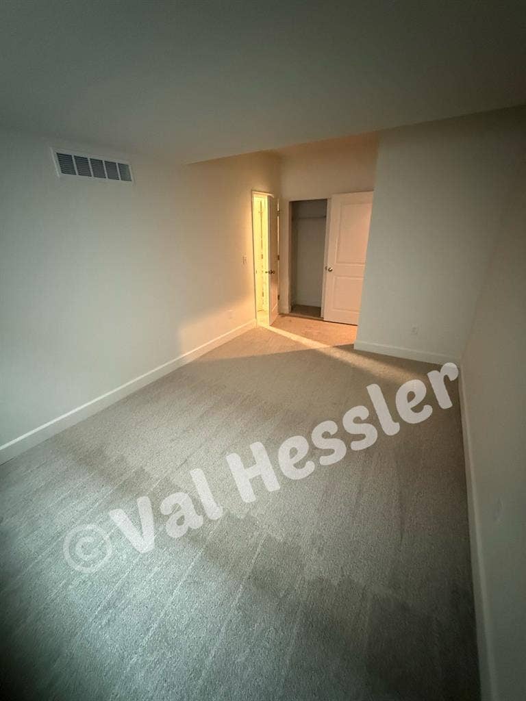 Seeking Roommate in Brighton