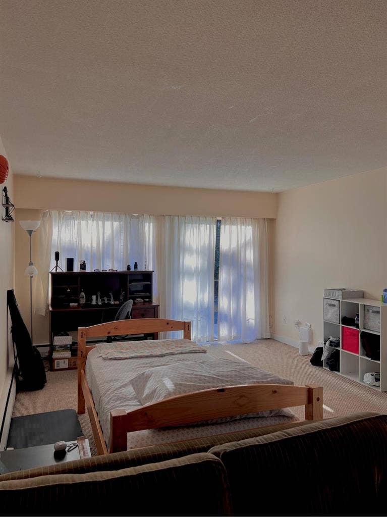 Clean Calm Roommate Wanted