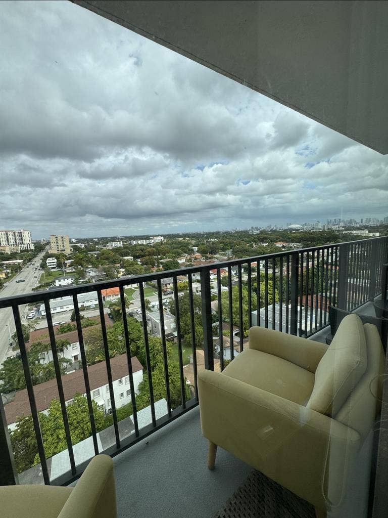 Espectacular Room King Side Bed