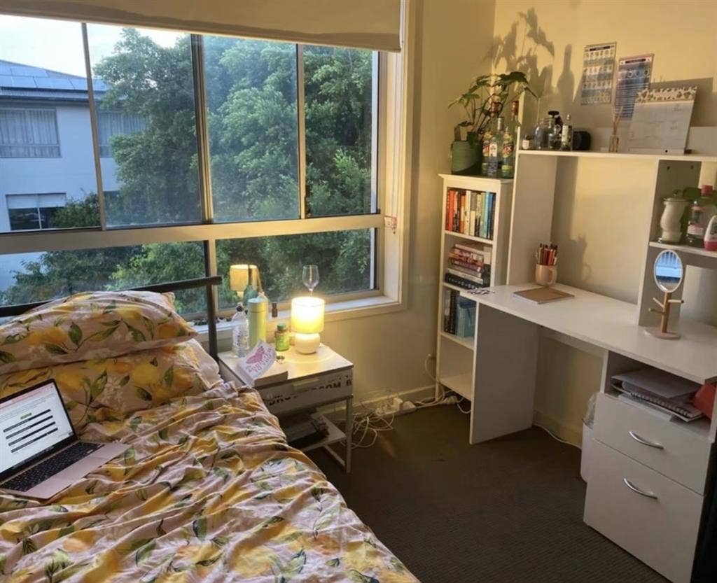 Private room (unfurnished)