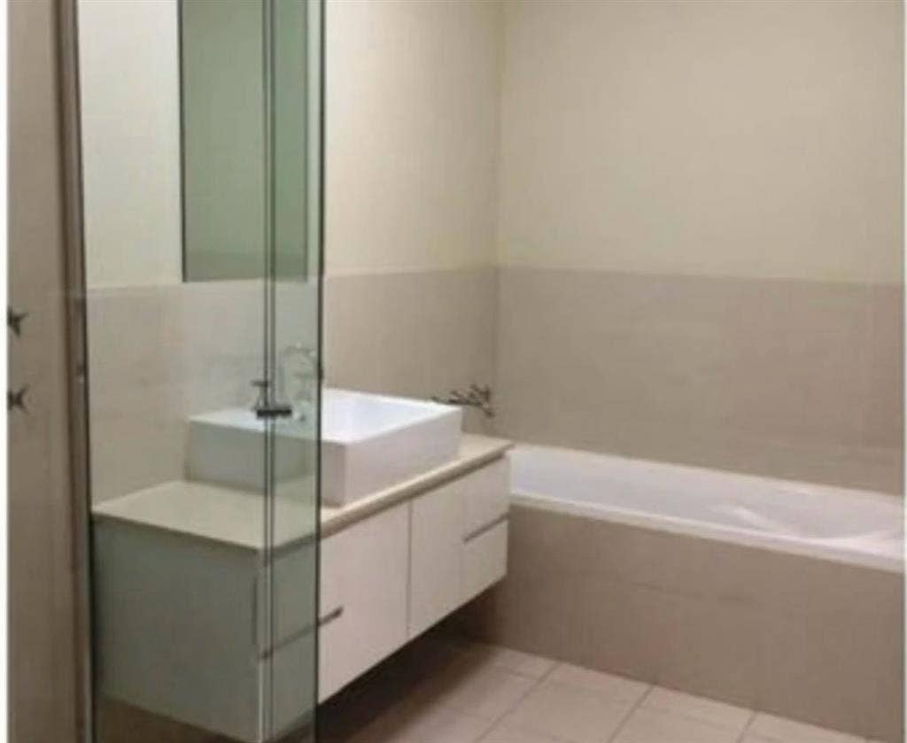 Private room (unfurnished)