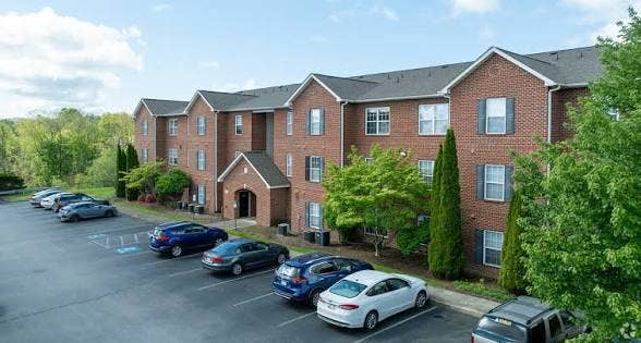 Student-Living, Mountaineer Village