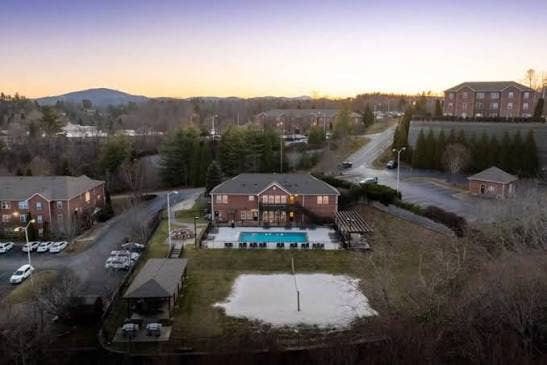 Student-Living, Mountaineer Village