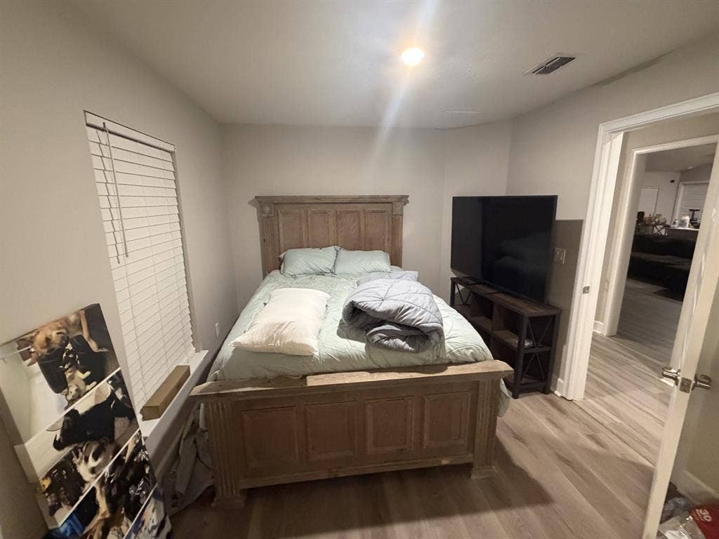 Furnished or unfurnished bedroom