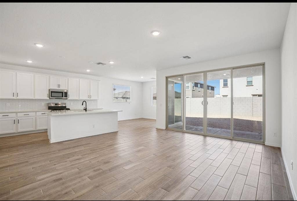 Room/Private Bathroom   Util Inc