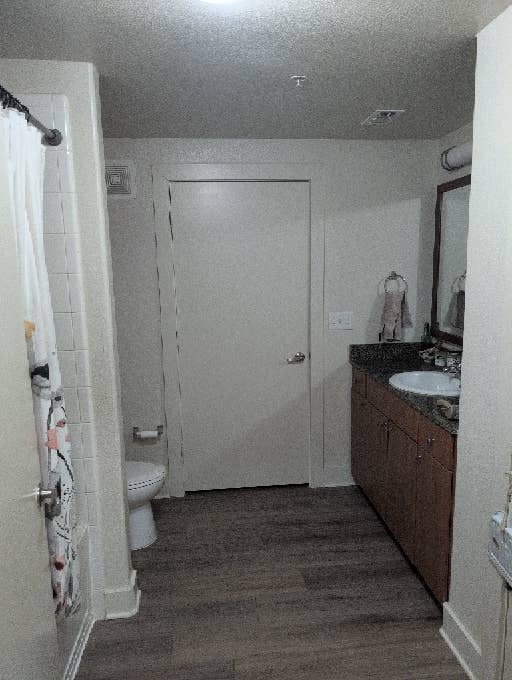 Looking for a roommate!