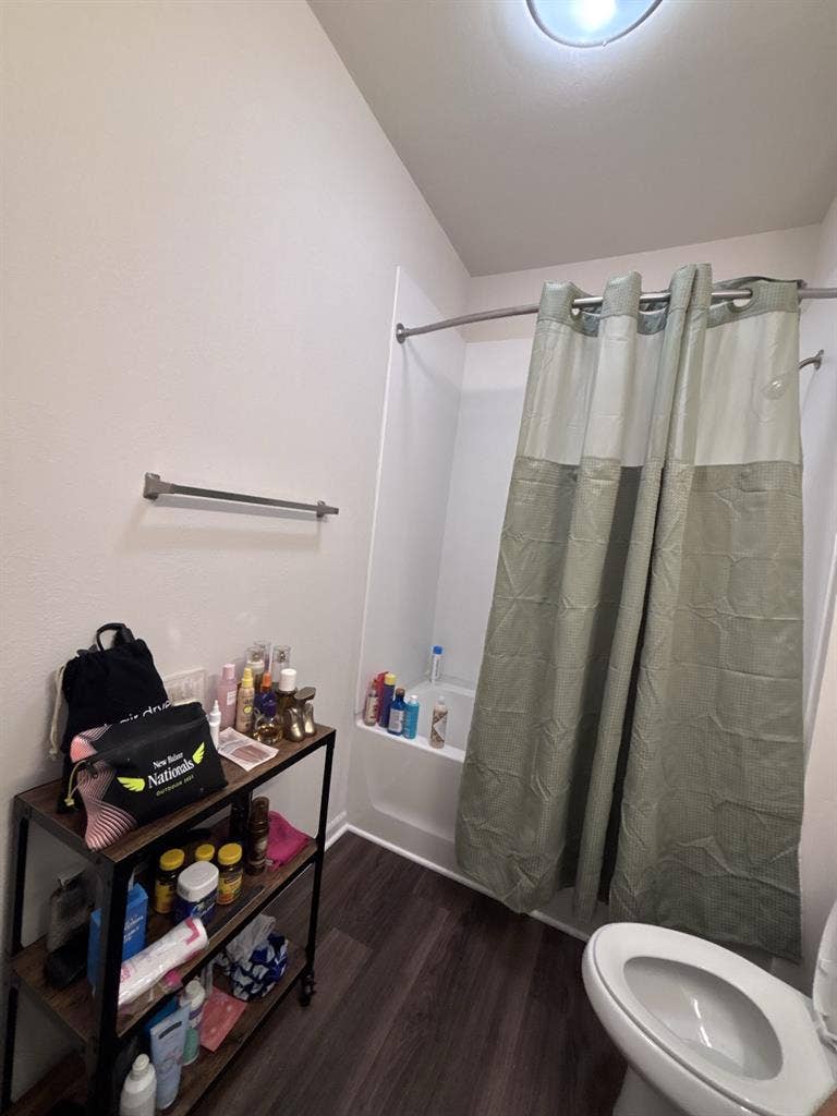 URGENT LEASE TAKEOVER! GIRLS ONLY.