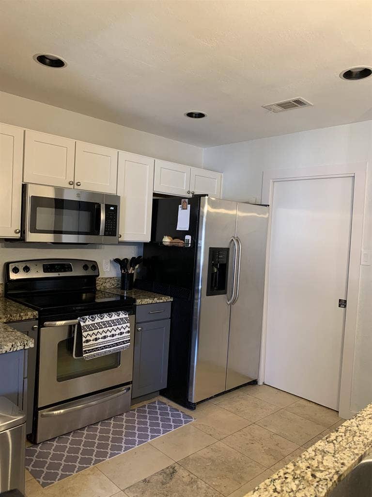 Convenient Room in Oak Lawn Condo