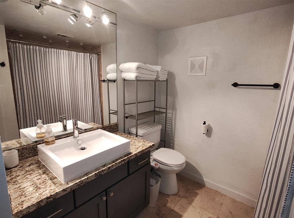 Convenient Room in Oak Lawn Condo