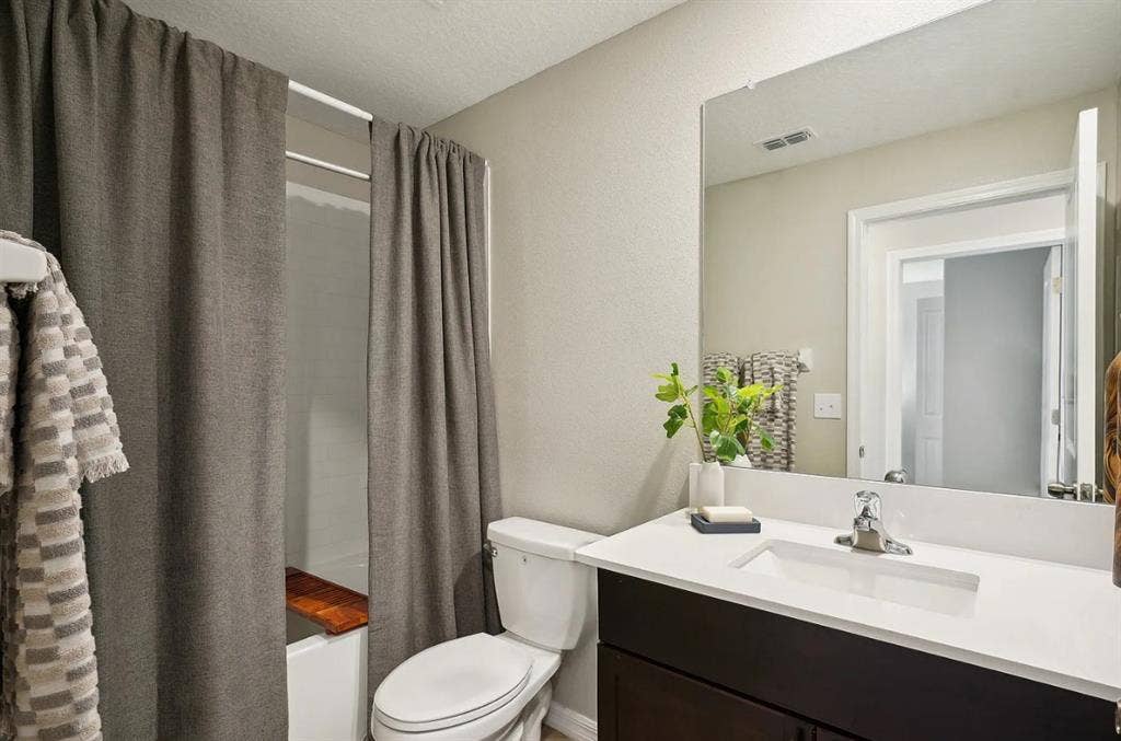 Room-for-Rent Town Home