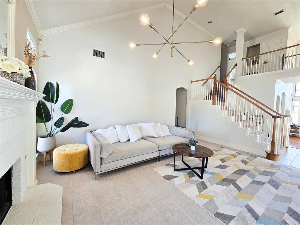 Bright, Sunny, Spacious Home PLANO