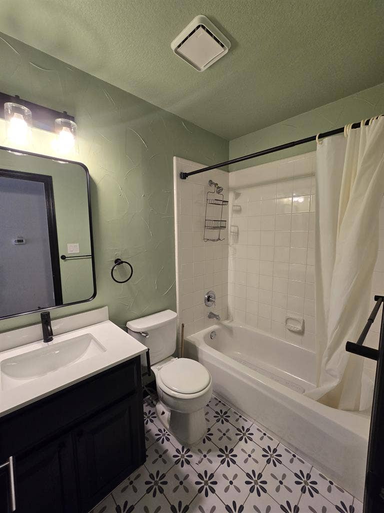 Bright, Sunny, Spacious Home PLANO