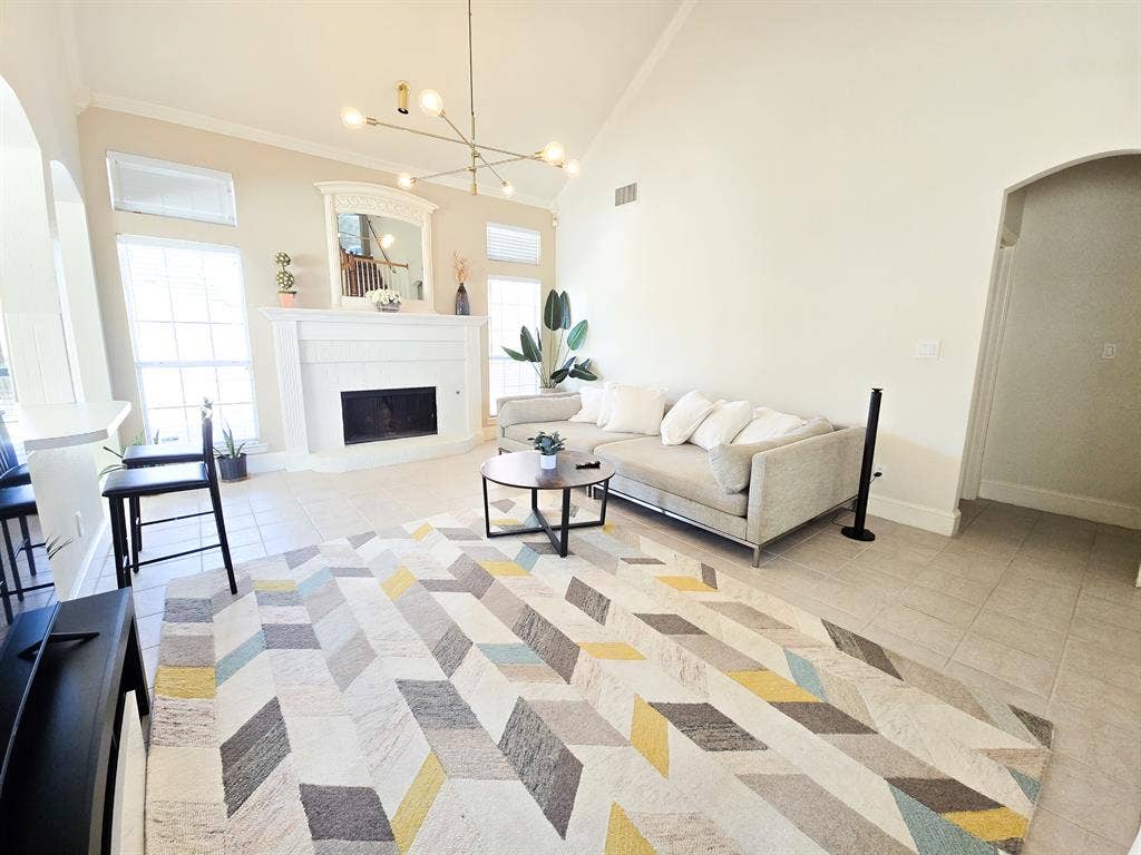 Bright, Sunny, Spacious Home PLANO