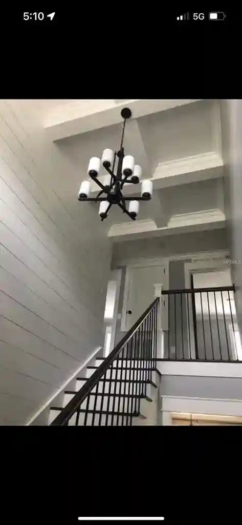 Master Bedroom w Private bathroom