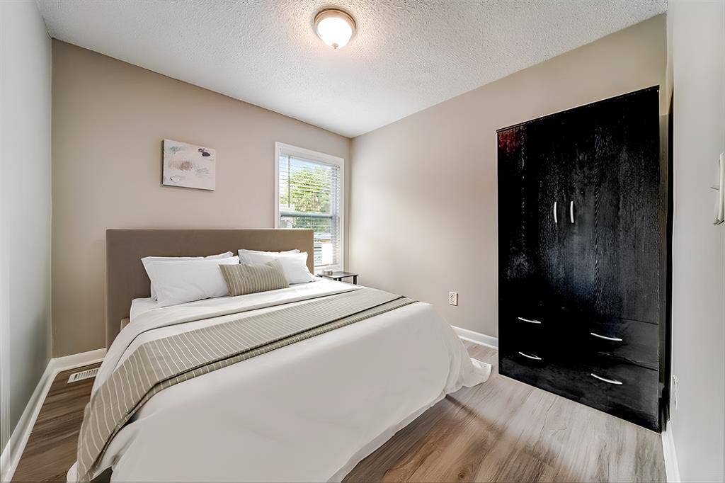 8 BR in Stone Mountain