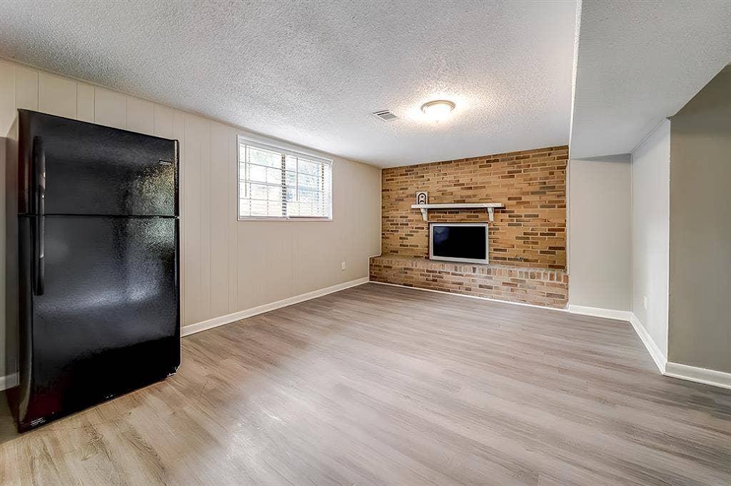 8 BR in Stone Mountain