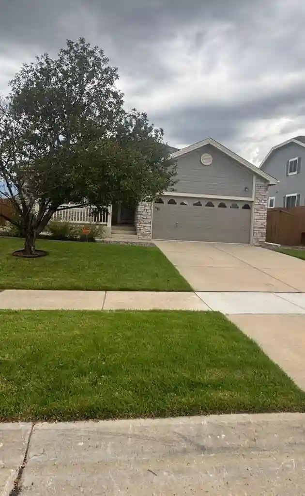 4 BR in Aurora