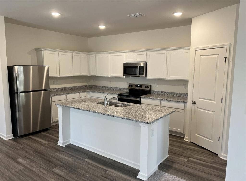 Looking to rent out one of my rooms