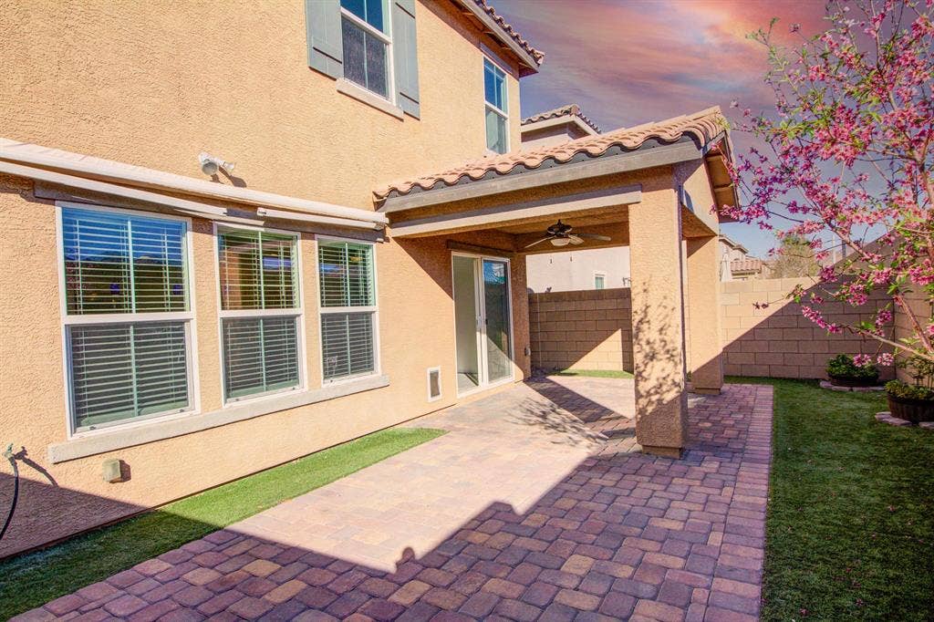 5 BR in Henderson