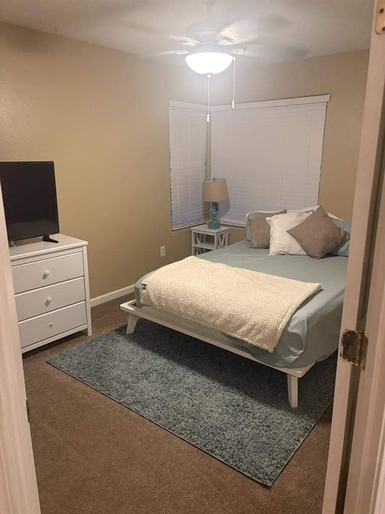 Large home in rosedale area w/pool